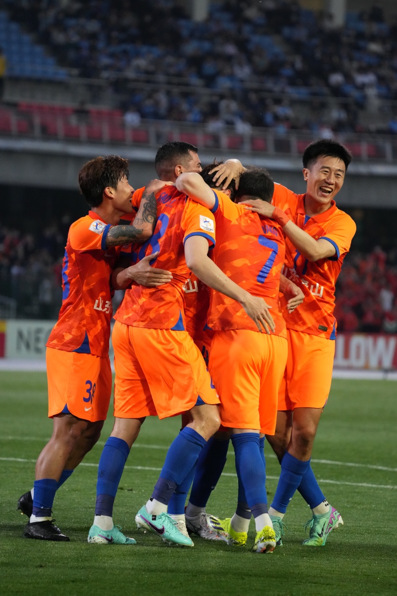 dafabet-强强对话！中超赛场上演巅峰对决(足球赛场搞笑瞬间)